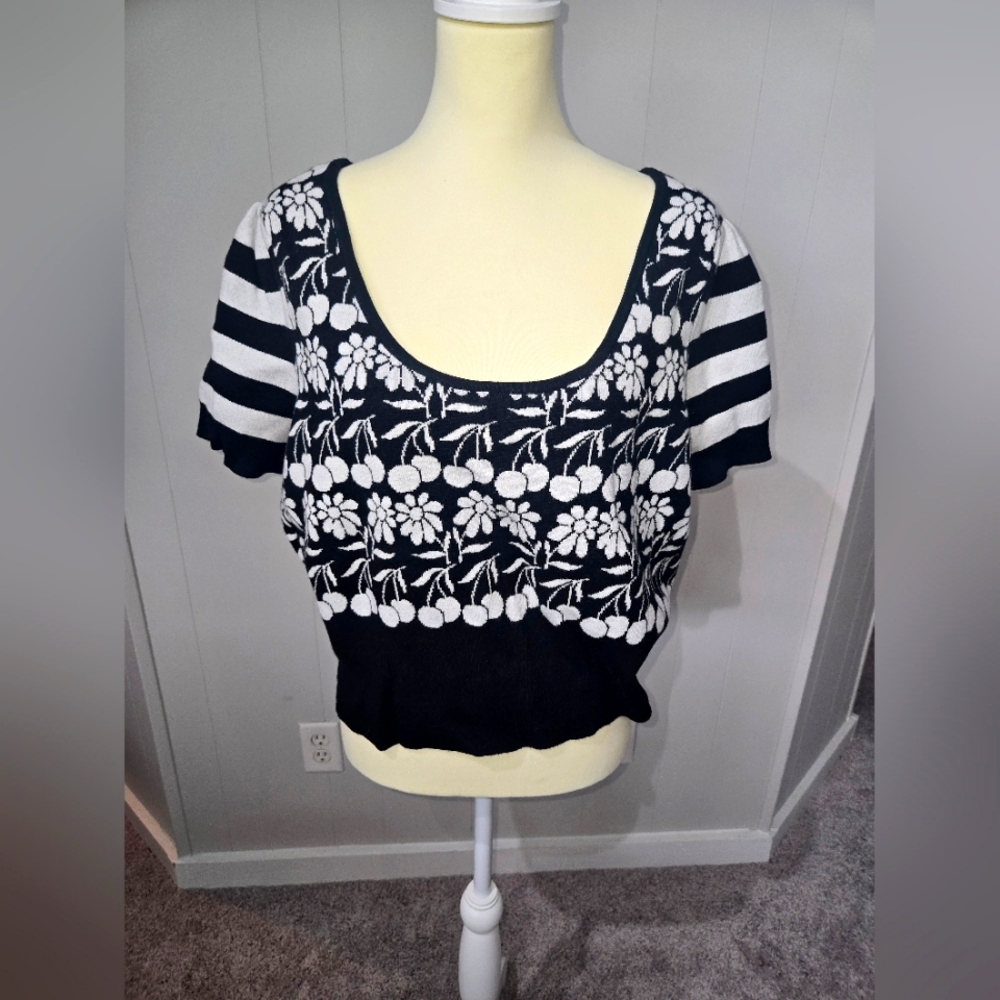 Anthropologie Maeve Black and White Women's short sleeve sweater